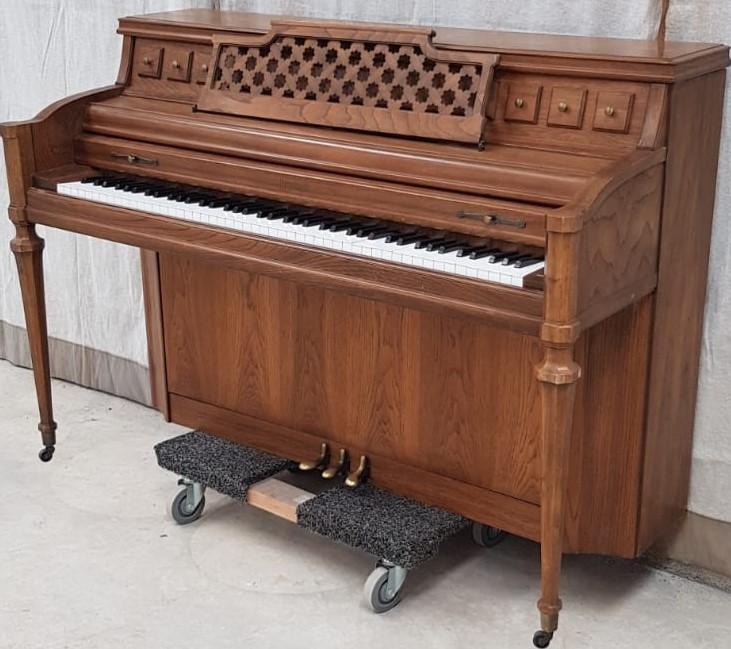 piano pared madera